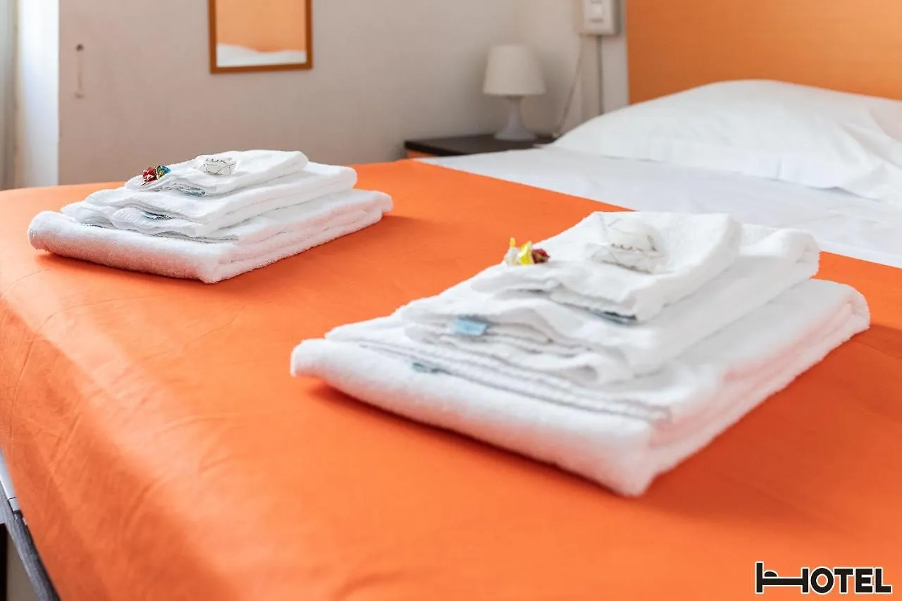 Hotel Youri Il Magnifico Genova 2*,  Italia